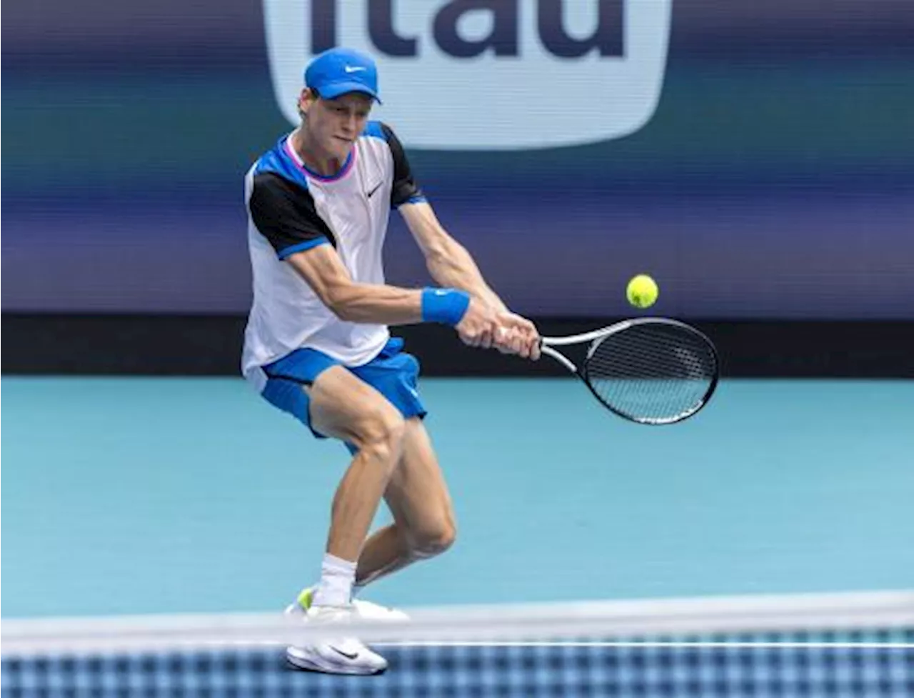 Jannik Sinner batte Daniil Medvedev e va in finale al torneo di Miami