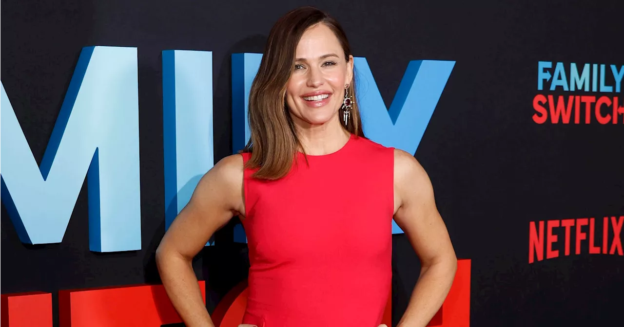 Jennifer Garner Loves This Neutrogena SPF Serum