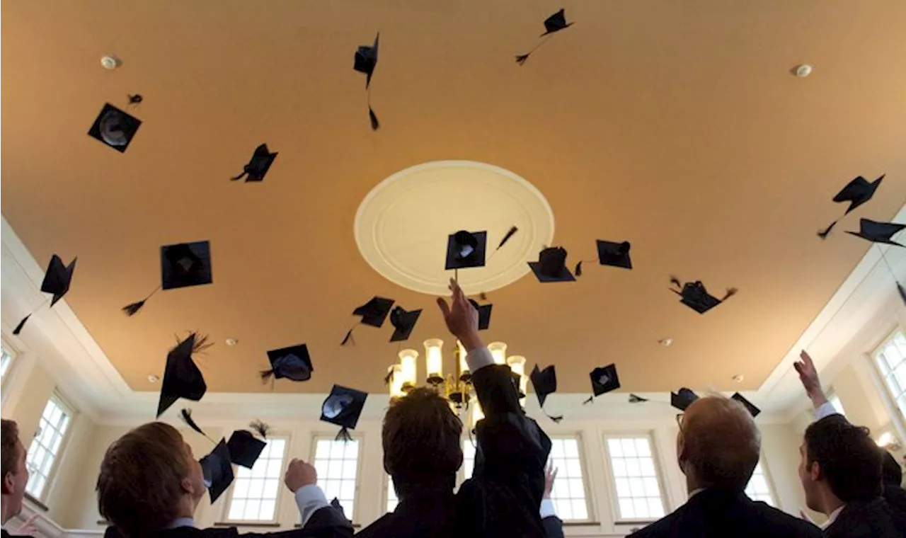 A 102 anni arriva la laurea, la cerimonia in casa di riposo