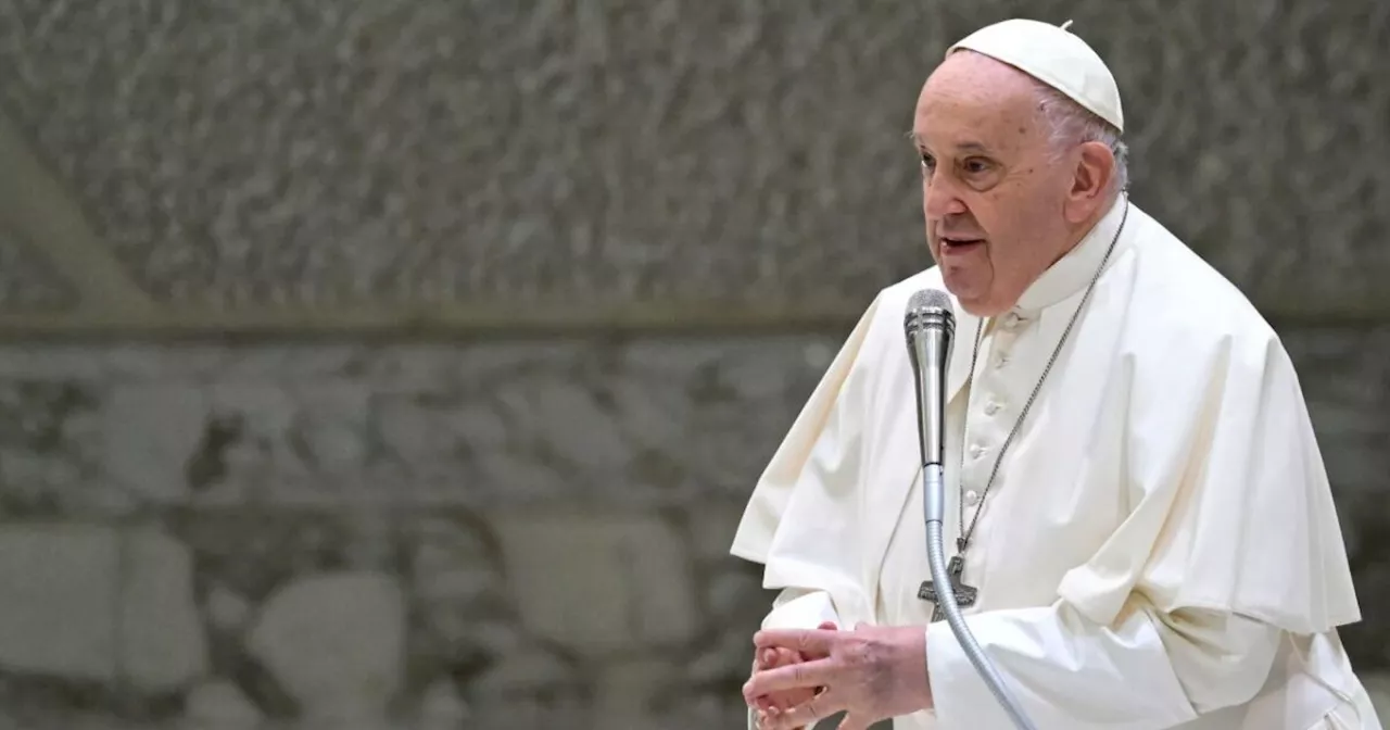 El papa Francisco preside la Vigilia Pascual en la Basílica de San Pedro