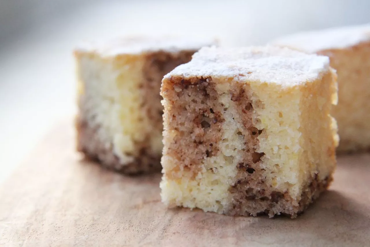 Ohne Backmischung: Rezept für einen himmlischen Wolkenkuchen vom Blech