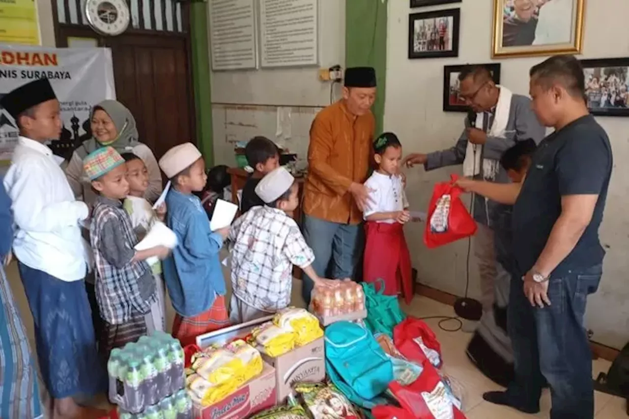 LPS Dukung KWEB Salurkan Bantuan ke Tiga Panti Asuhan di Surabaya