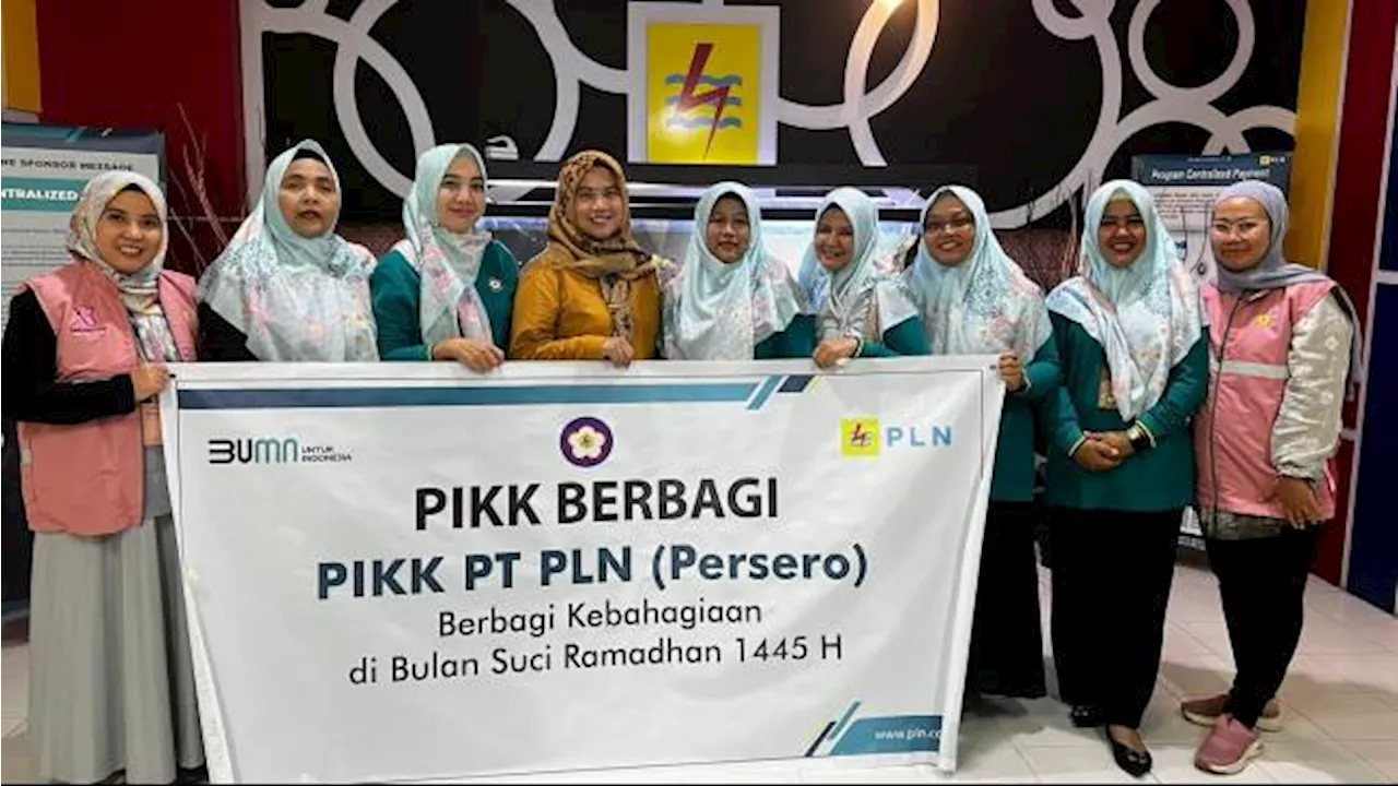 PIKK PLN UP3 Palembang dan Srikandi PLN, Bagikan Takjil Kepada Masyarakat