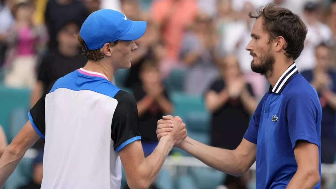  Jannik Sinner elimina a Daniil Medvédev, avanza a la final y entra al top 3 mundial