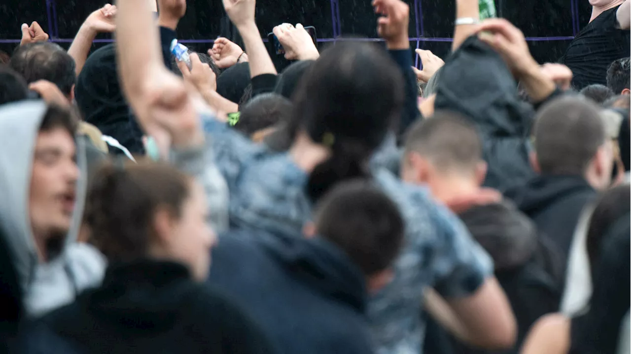 Quimper : une rave party interdite rassemble des milliers de « teufeurs » sur un aérodrome