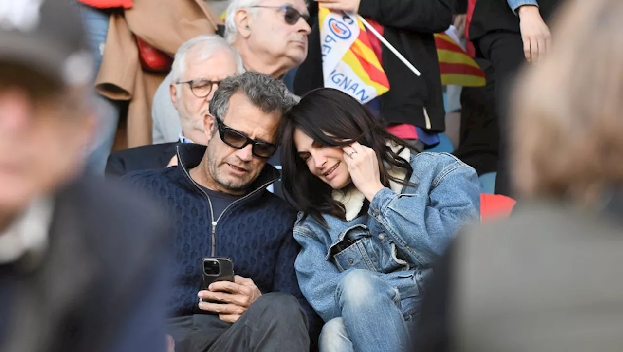 Fabien Galthié s’affiche en tribunes au côté de sa compagne Helena Noguerra lors de Perpignan-Castres