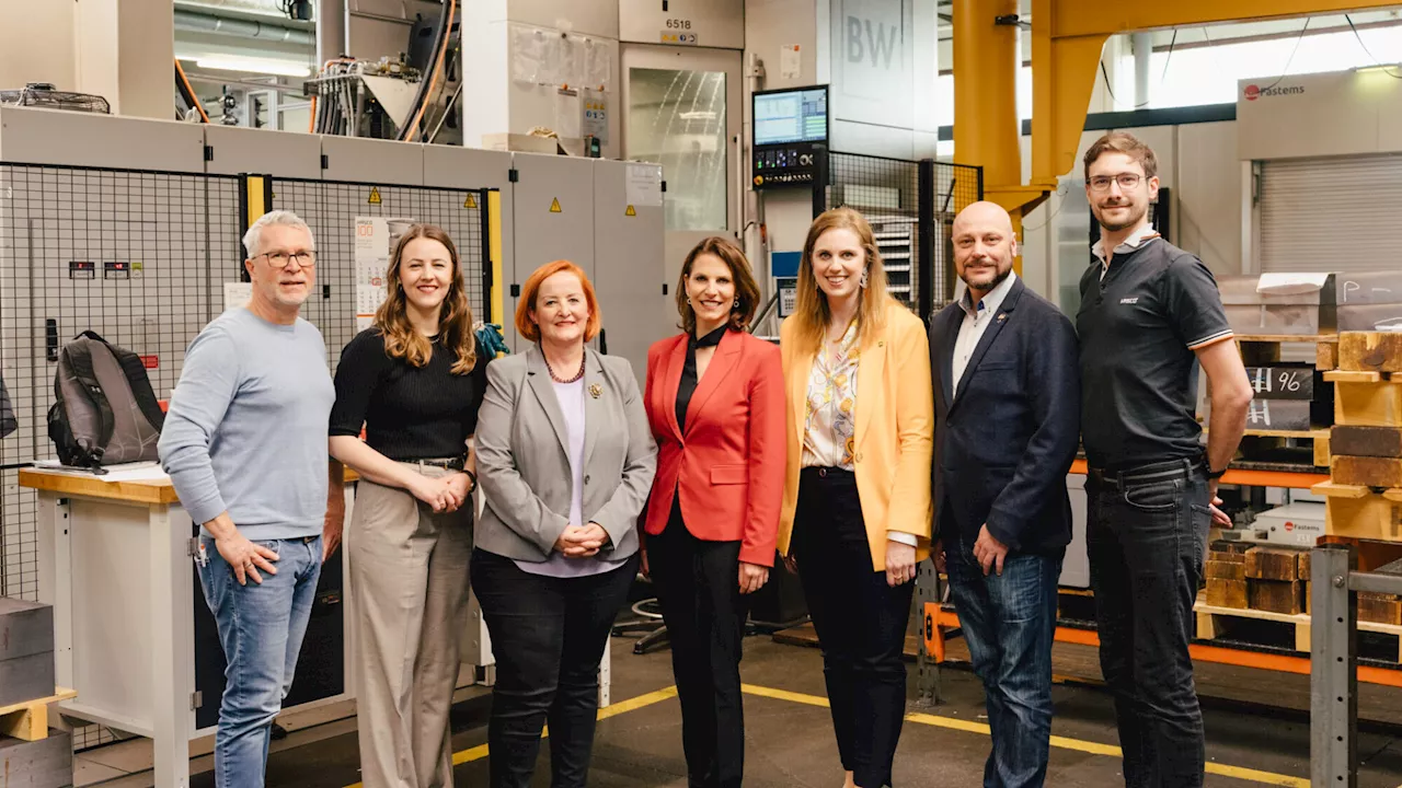 Bezirk Mödling-Tour mit Ministerin Karoline Edtstadler