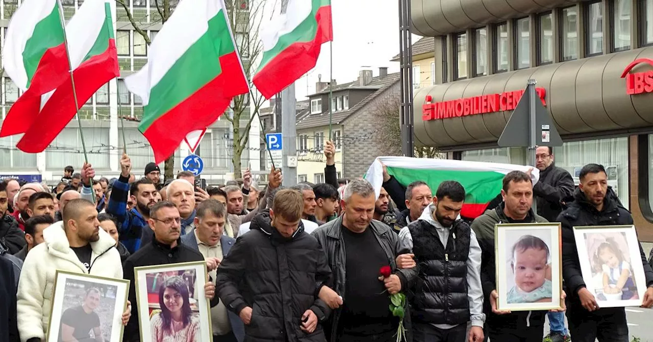 Solingen: Trauermarsch nach Brand - Demonstranten fordern „Gerechtigkeit“​