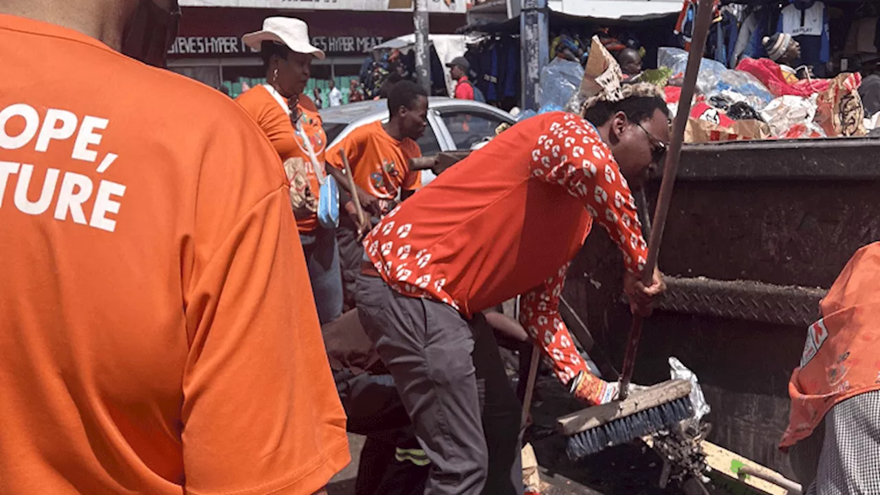Xiluva spends one year anniversary cleaning up Noord Taxi Rank - SABC News - Breaking news, special reports,