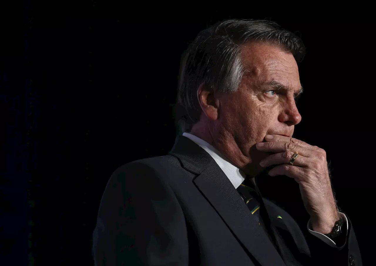 Supremo recusa devolver passaporte ao ex-presidente brasileiro Jair Bolsonaro