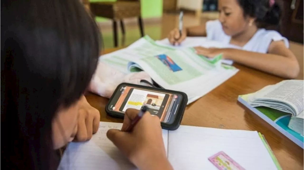 Viral Momen Orang Tua Melihat Langsung Anaknya Duduk Berbeda dengan Siswa Lain: Gurunya Tak Punya Otak