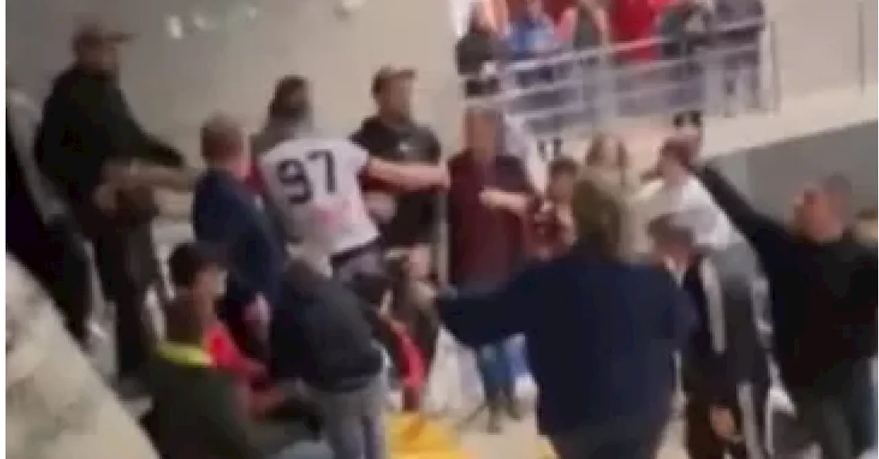 Un match décisif pour le titre en futsal dégénère : « Des hommes cagoulés ont sorti une barre de fer, ils ont