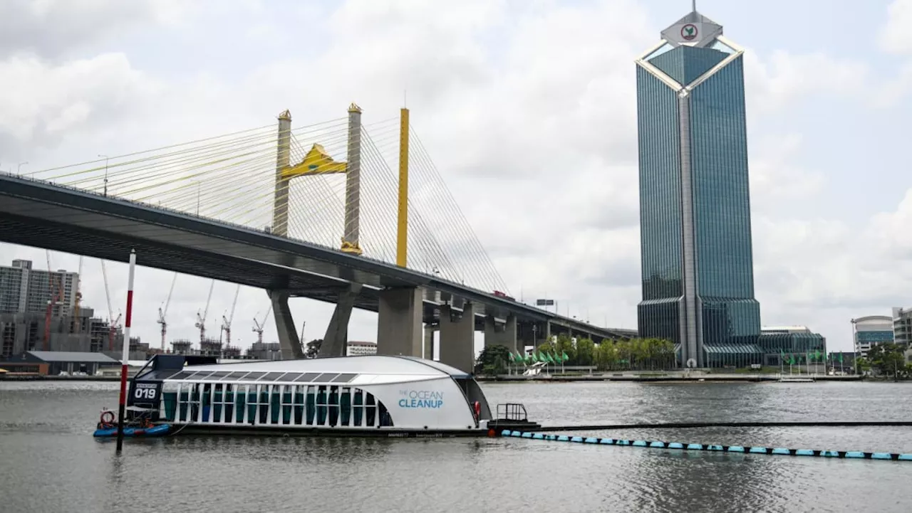 Plastic 'interceptor' tackles trash in Bangkok river