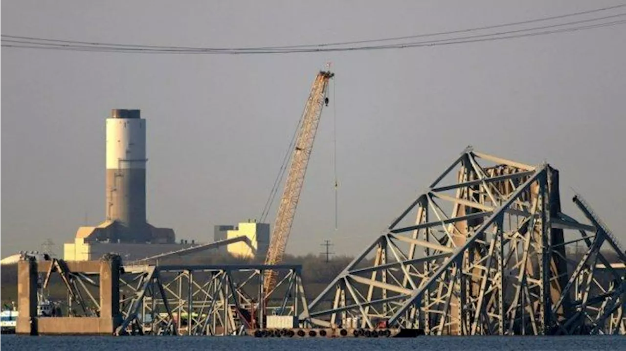 Update Runtuhnya Jembatan Baltimore: Derek Besar Tiba untuk Bersih-bersih, 4 Orang Masih Hilang