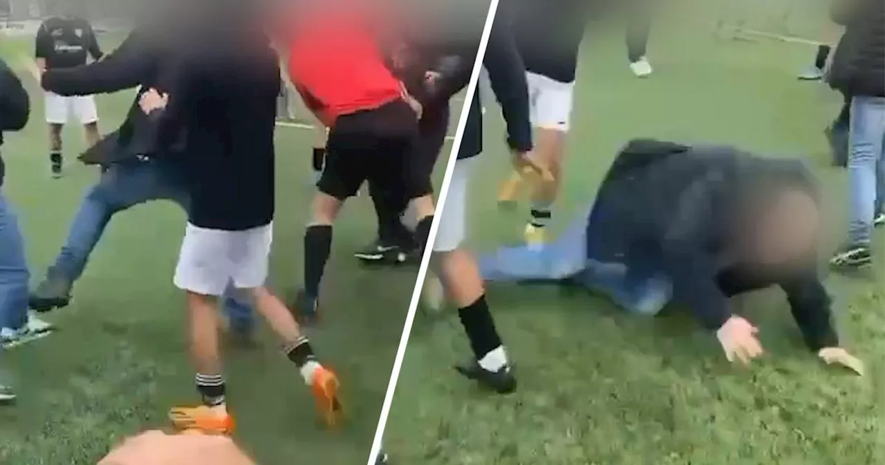 Scheidsrechter krijgt trappen en klappen na jeugdduel in Oldebroek: ‘Dit hoort niet op een voetbalveld’