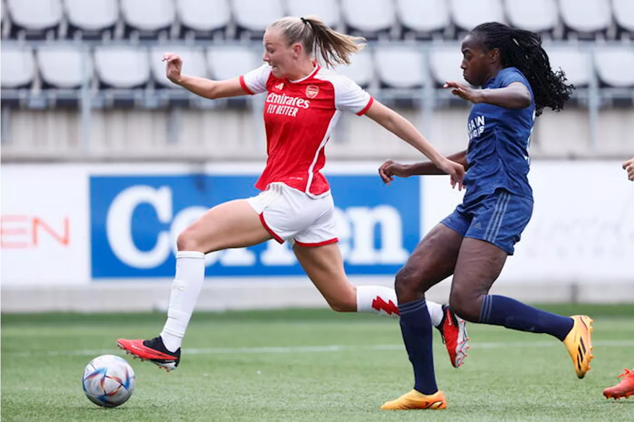 Finale FA Cup donne, giocatrice collassa in campo