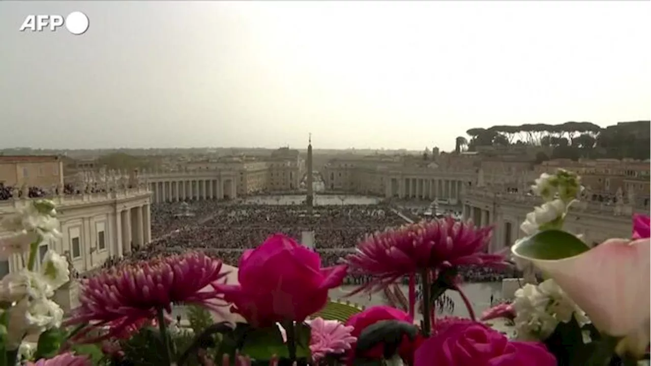 Il Papa in Piazza San Pietro per la messa di Pasqua