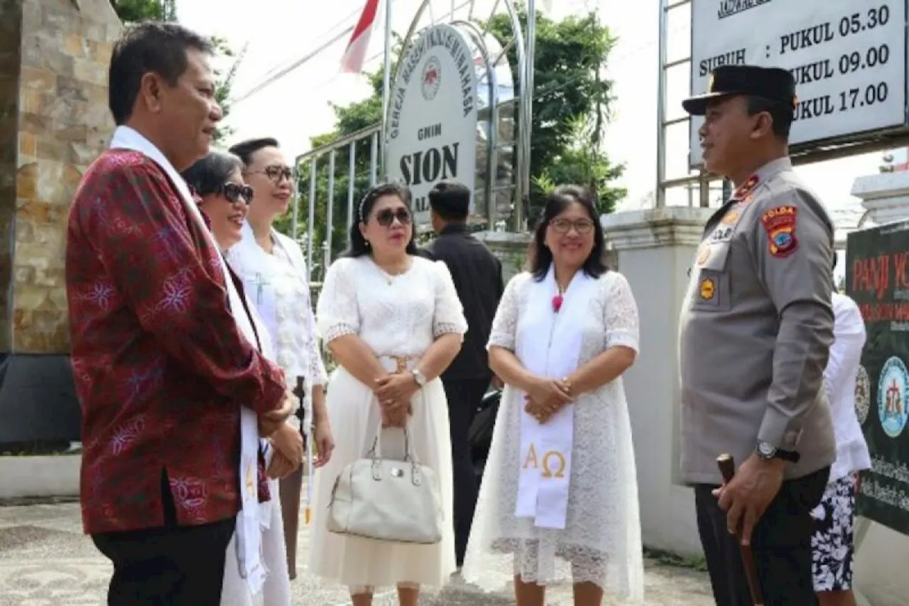 Kapolda Sulut pantau pengamanan ibadah Paskah di Kota Manado