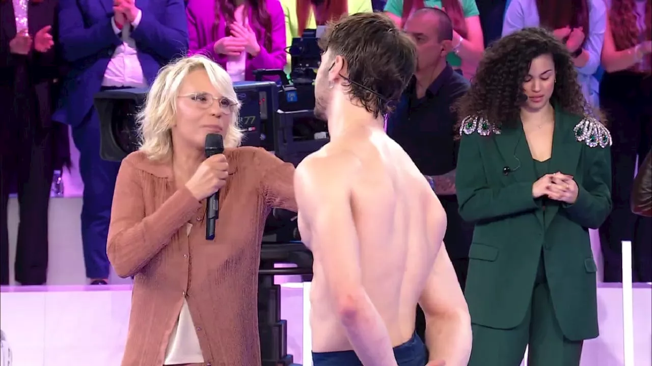 Amici 23, Nicholas Borgogni eliminato, Maria De Filippi: 'Sei il figlio che tutti vorrebbero' [VIDEO]