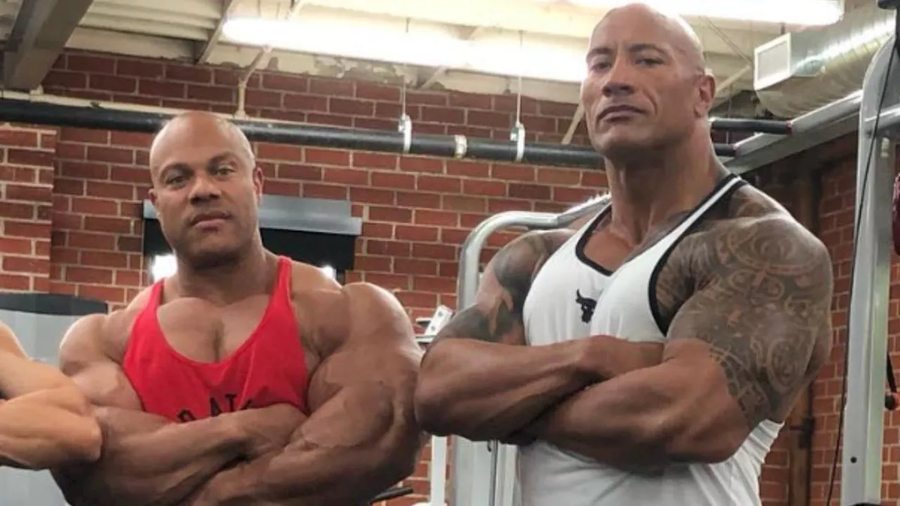 L'allenamento per le braccia del bodybuilder Phil Heath con The Rock