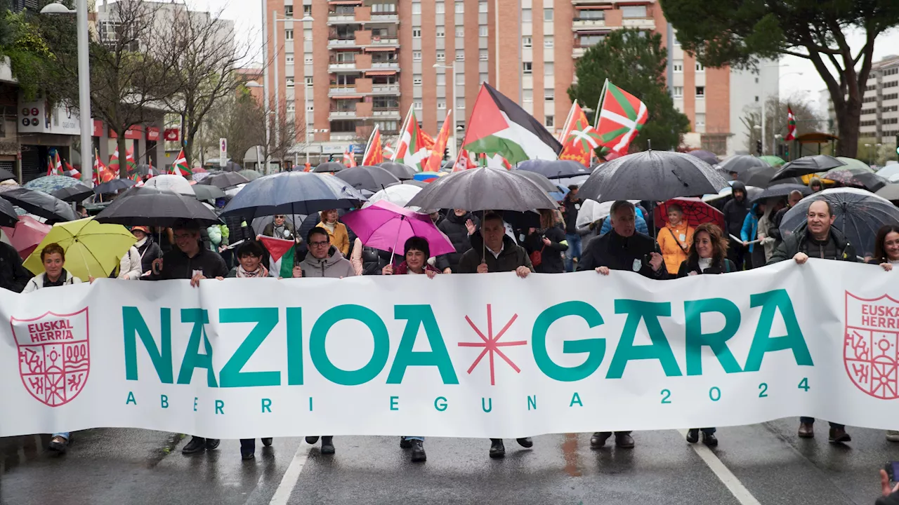 Manifestación de EH Bildu por el Aberri Eguna en Pamplona