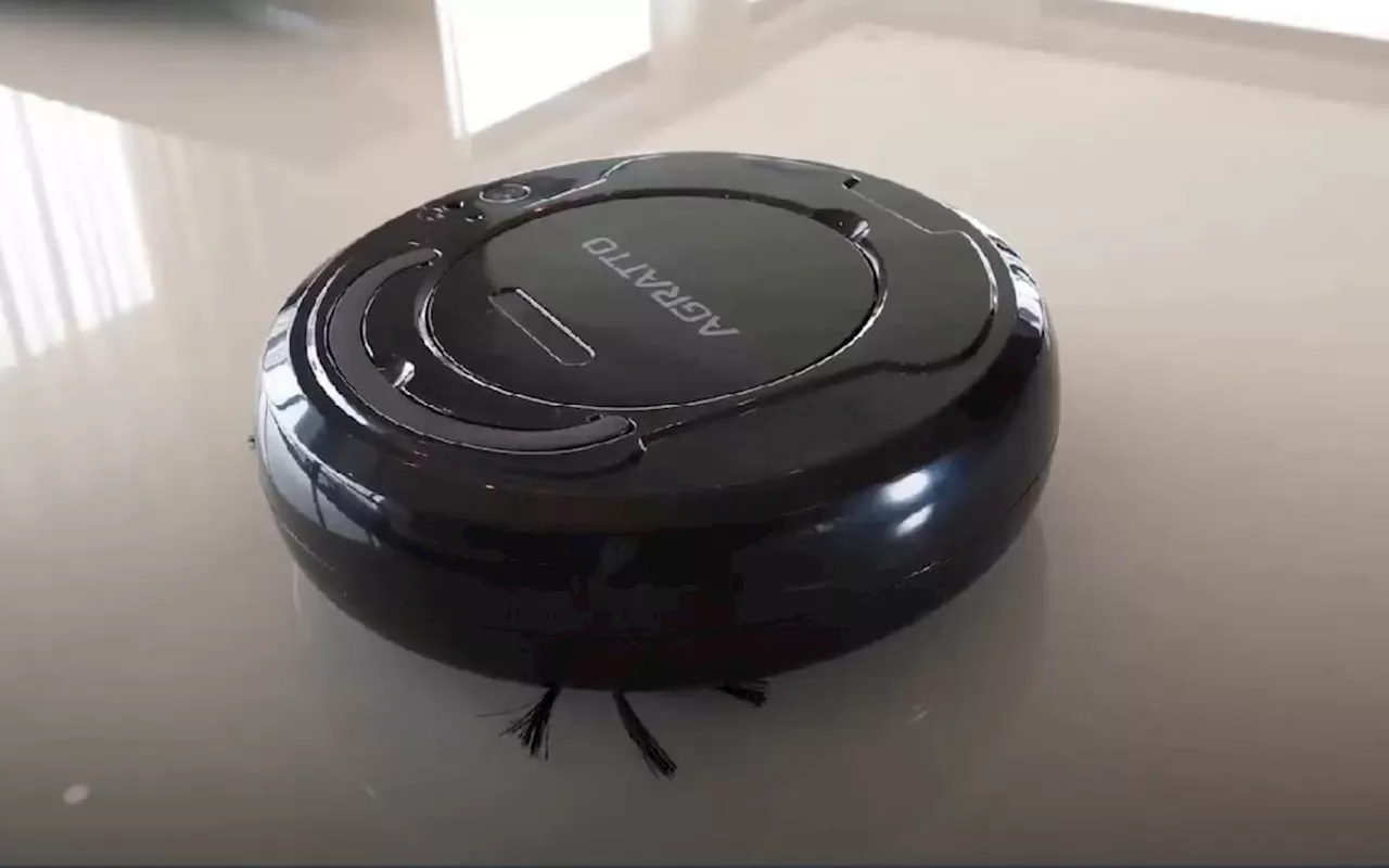 Aspirador robô Agratto custa apenas R$150, mas vale a pena?