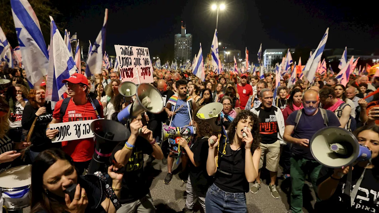 Guerra in Medio Oriente, in centomila in piazza in Israele contro Netanyahu. Stallo sui negoziati con Hamas