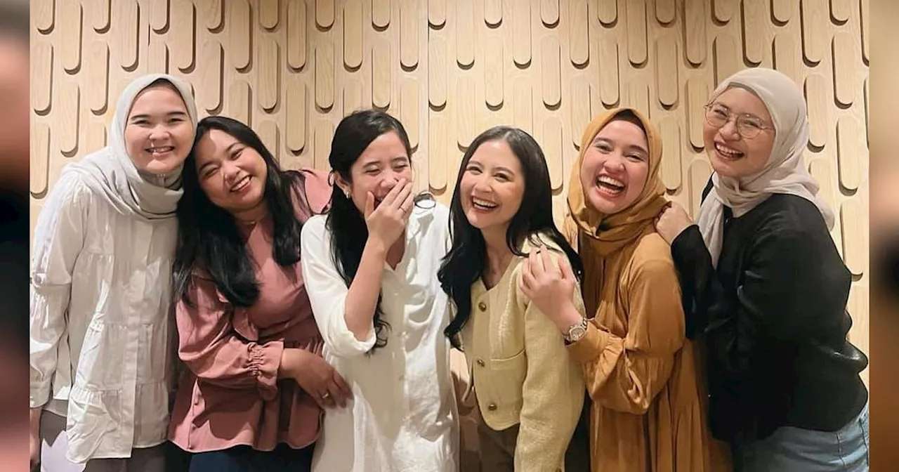 Potret Seru Prilly Latuconsina Bukber Bareng Genk SMP, Ada Foto Jadul Bikin Salfok