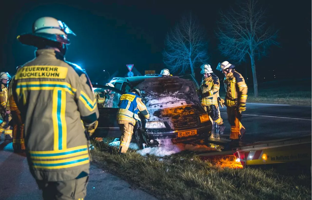 Während der Fahrt Feuer gefangen: Wagen im Landkreis Schwandorf vollständig ausgebrannt