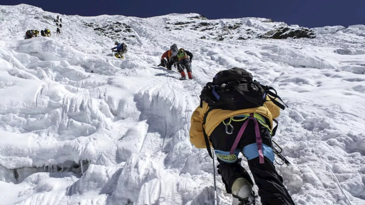 Huge warning for Everest trekkers