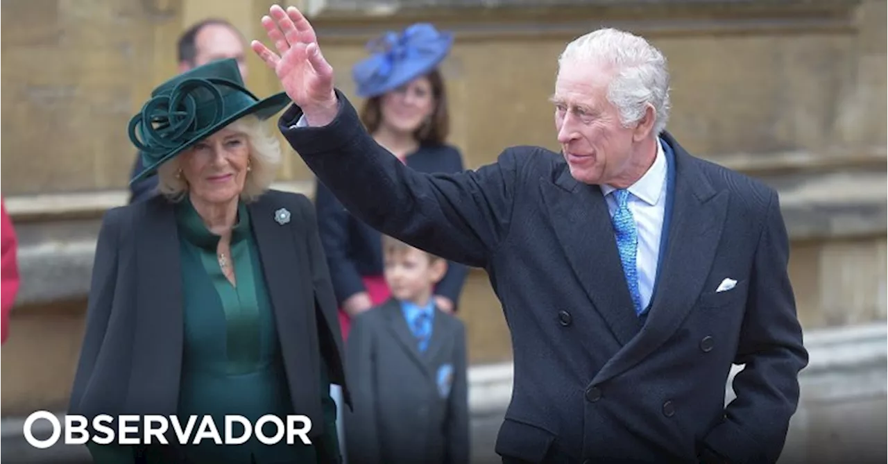 Rei Carlos III reaparece em público na missa de Páscoa