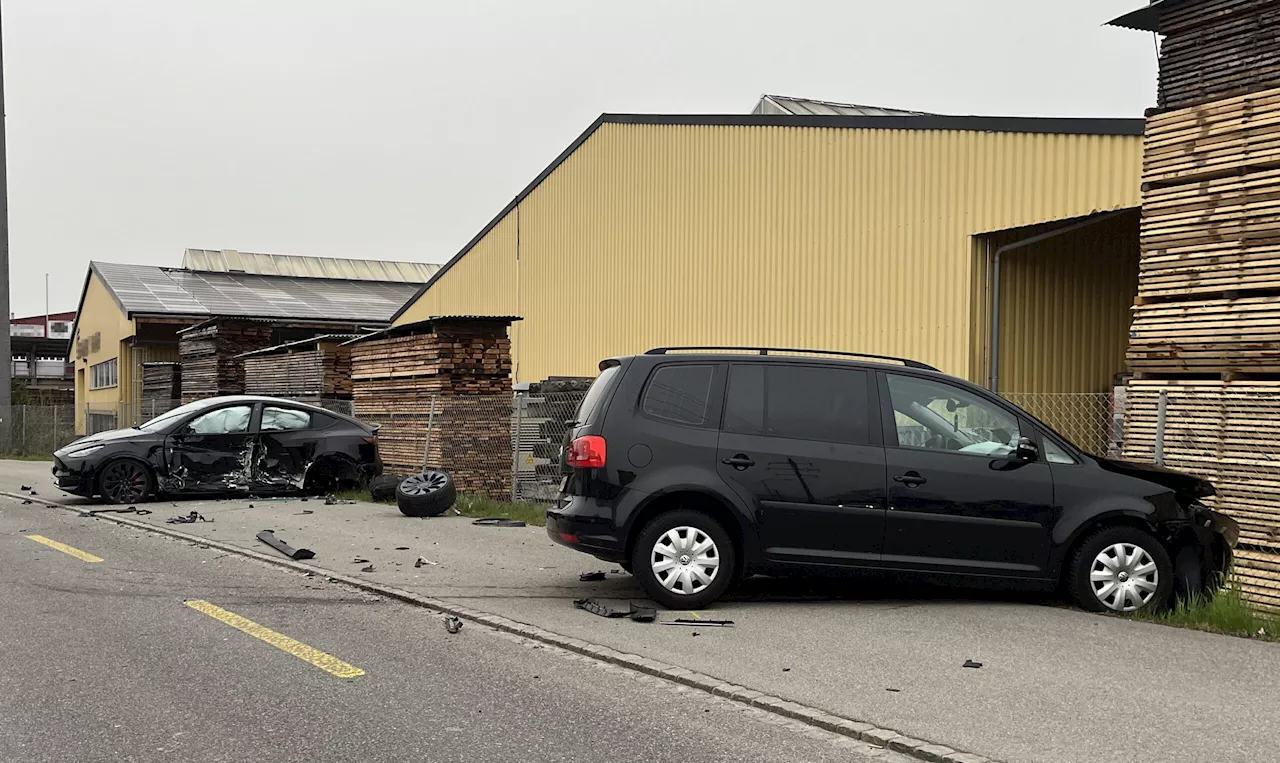 Arbon TG: Autofahrer (50) bei Kollision mittelschwer verletzt