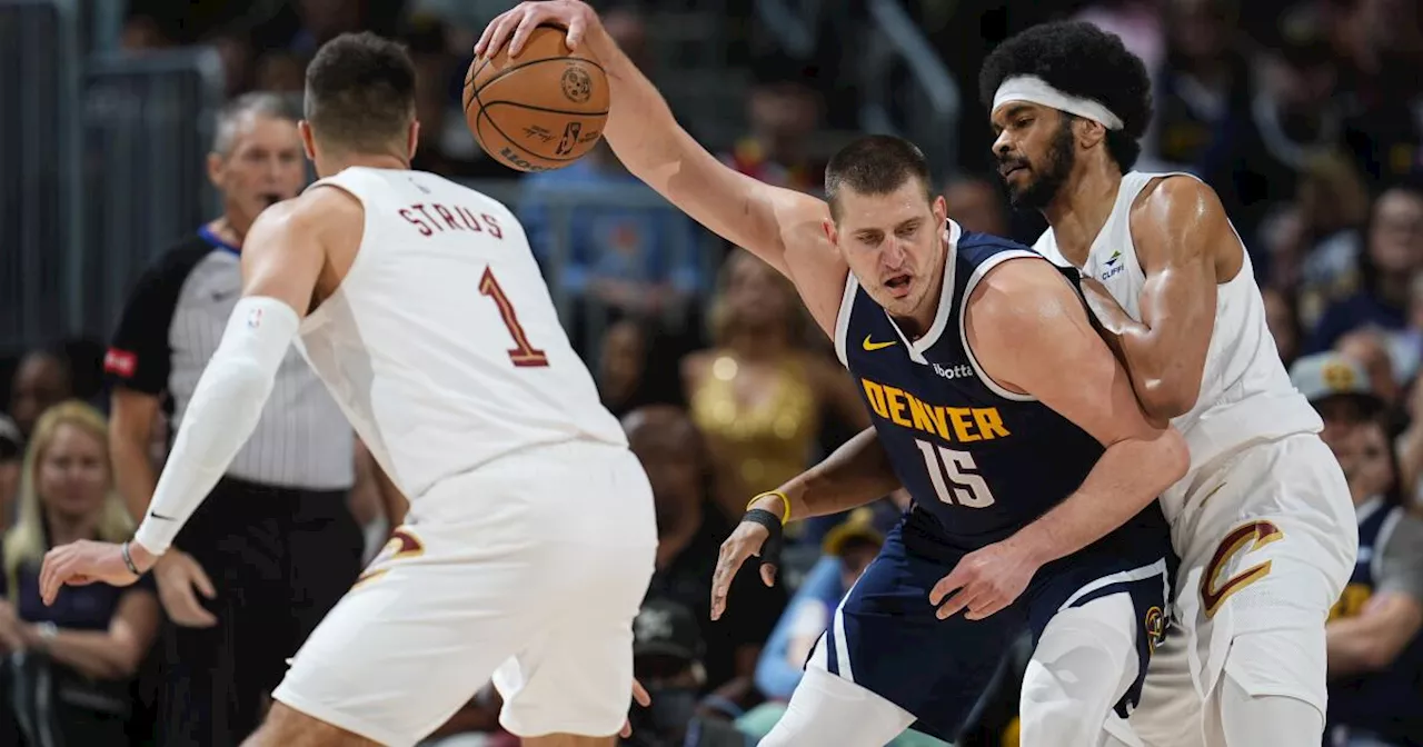 Jokic comanda a Nuggets con 26 puntos, 18 rebotes y 16 asistencias, para vencer 130-101 a Cavaliers