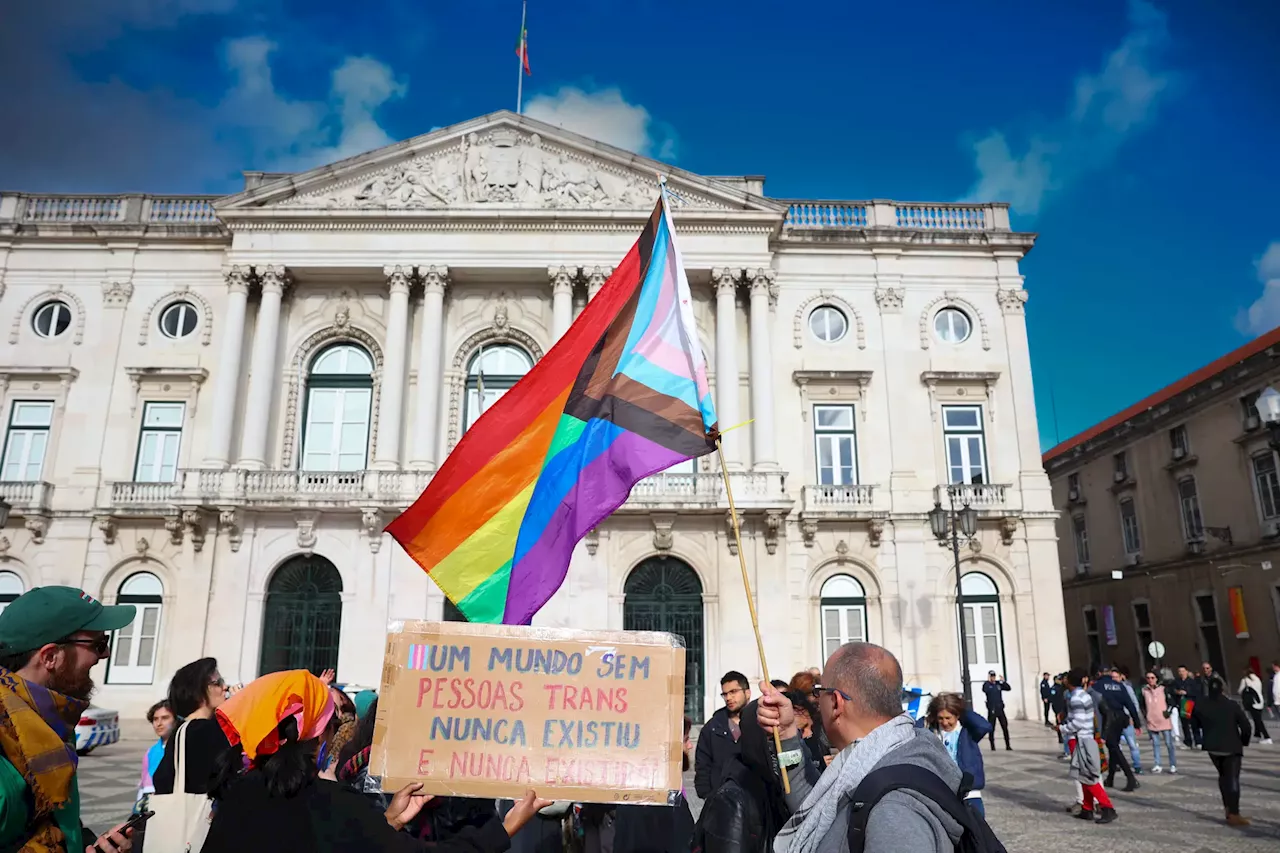 Centenas de pessoas assinalam em Lisboa Dia da Visibilidade Trans