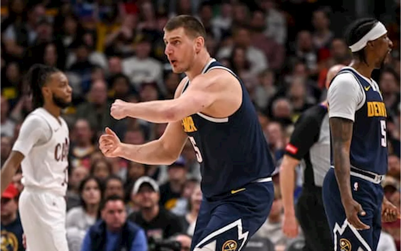 NBA, Jokic in tripla doppia, Denver strapazza Cleveland con 21 triple a segno