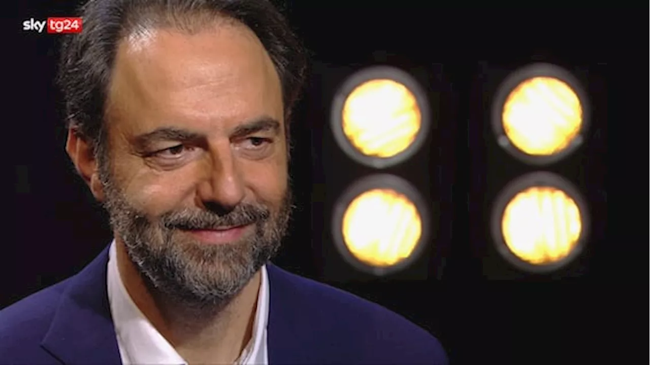 Neri Marcorè ospite a Stories, lunedì 1° aprile alle 21 su Sky Tg24