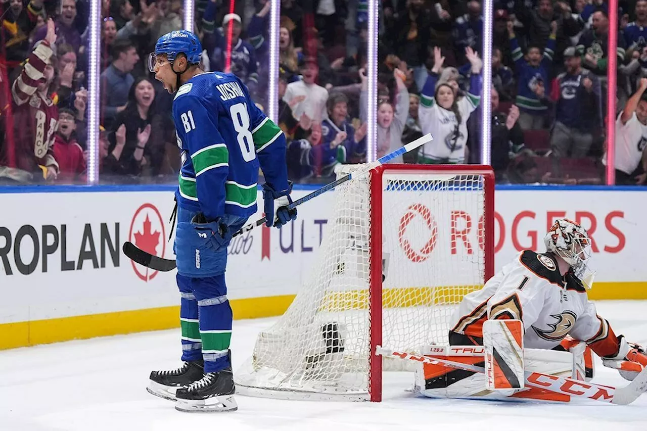 Joshua scores twice as Canucks claw out 3-2 win over slumping Ducks