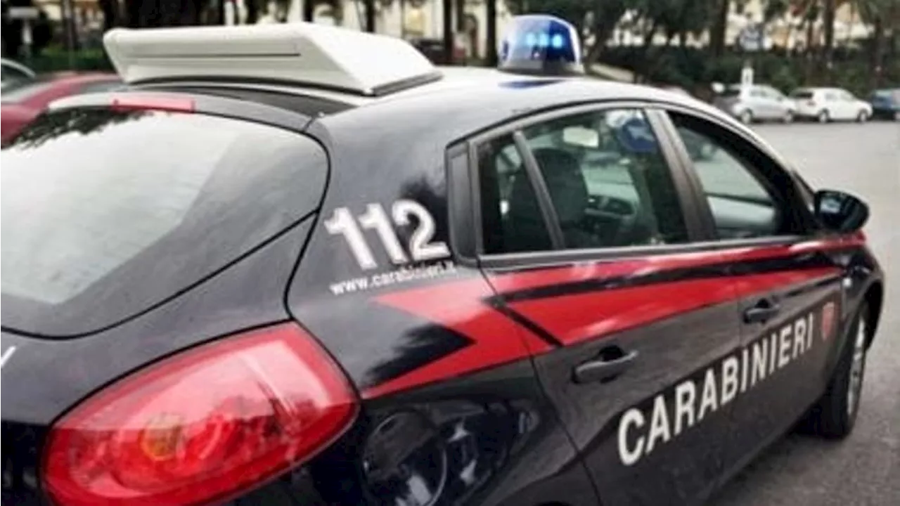 Giovane ferito a colpi di pistola, fermata una donna e un minore