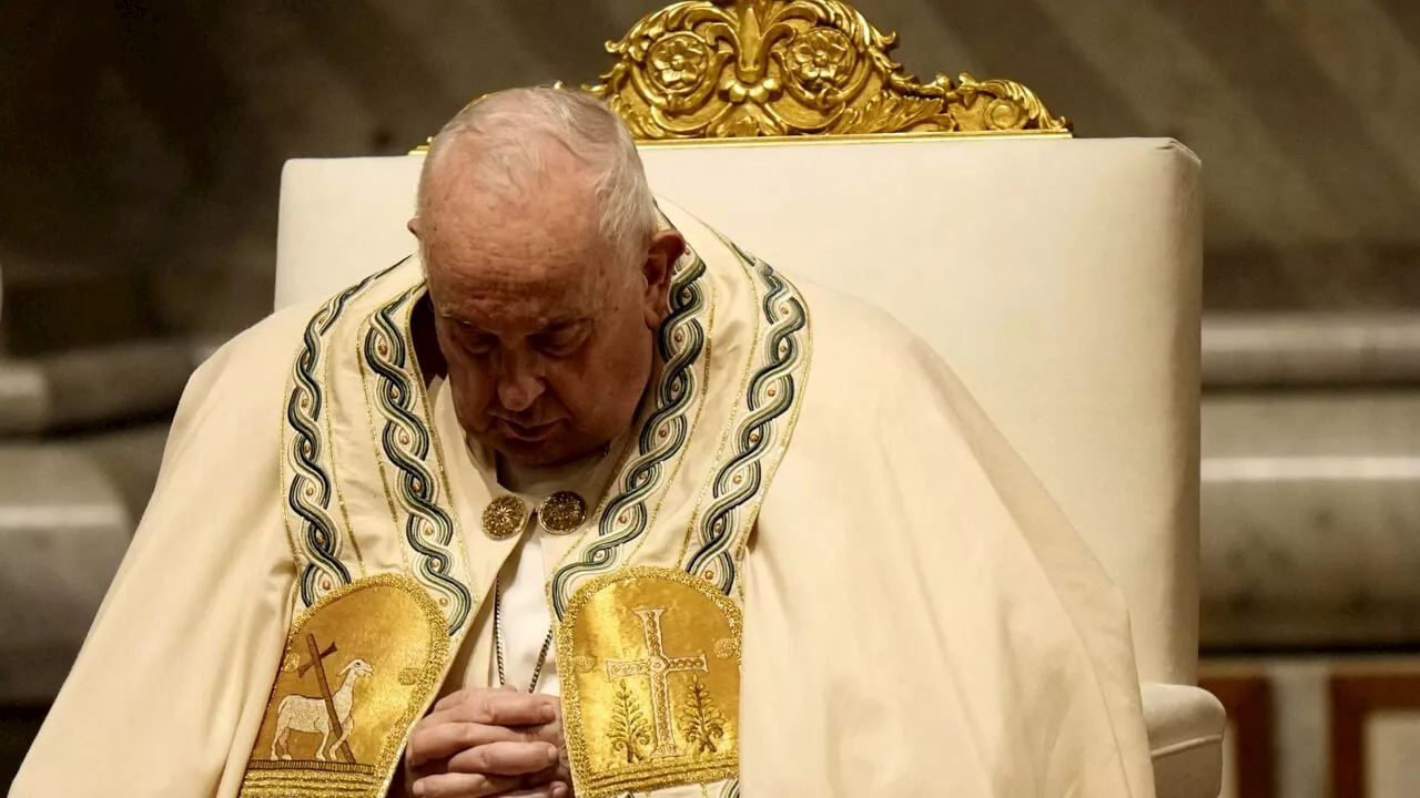 Pasqua, Papa Francesco ha presieduto la veglia nella Basilica di San Pietro