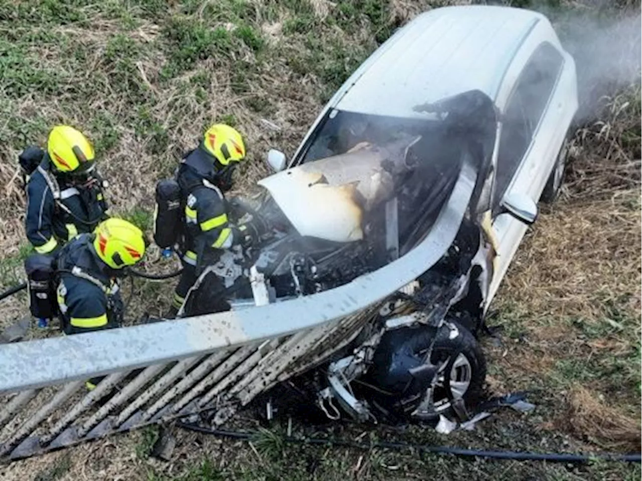 'Osterwunder': Geländer bohrte sich bei Unfall in Pkw - Nachbar wird zum Lebensretter