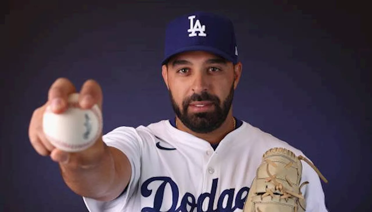 Nabil Crismatt fue llamado por el equipo de Grandes Ligas de los Dodgers