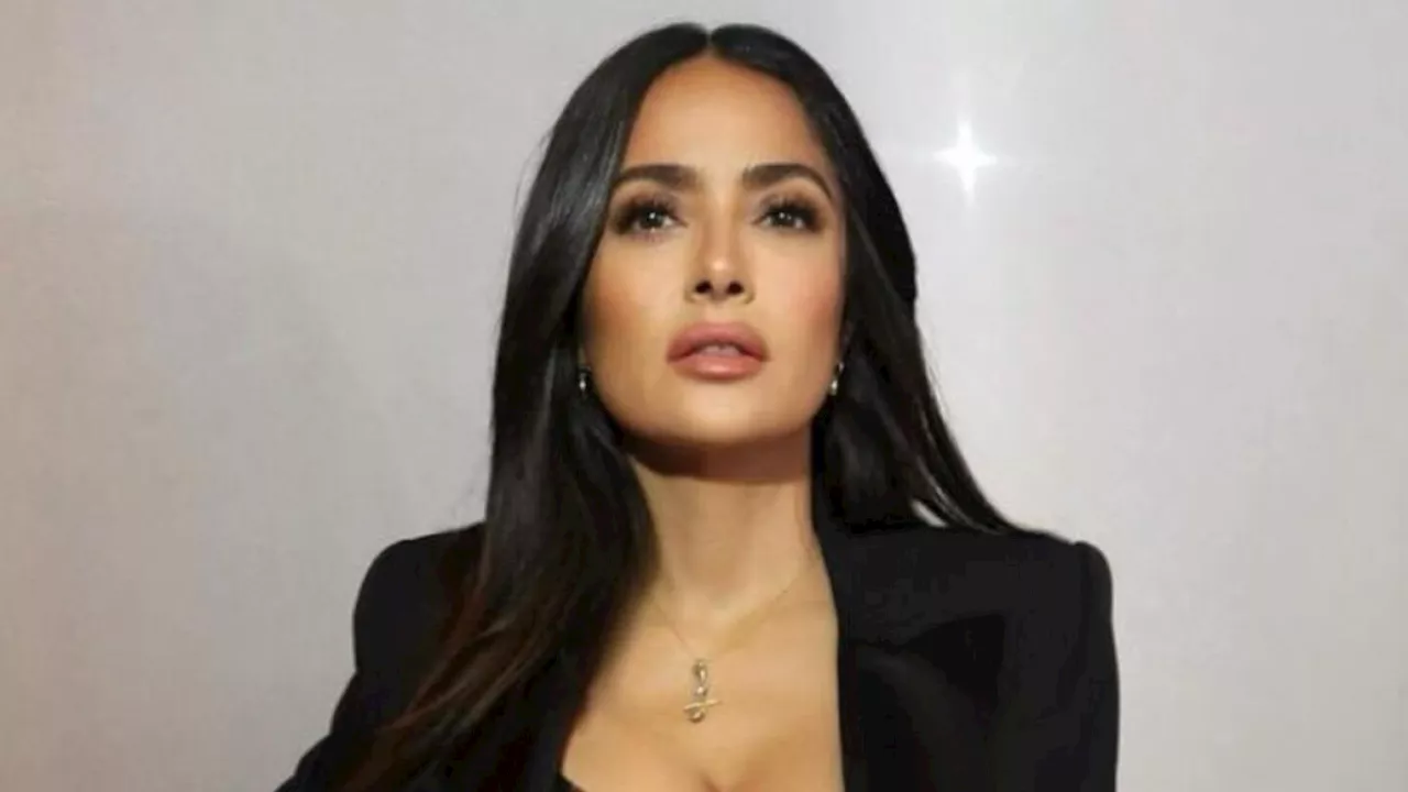 Salma Hayek demuestra que el escote profundo puede usarse después de los 50