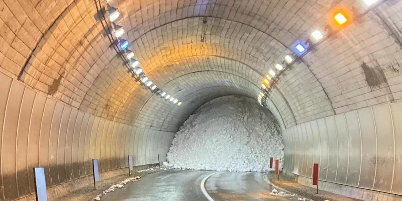 Più di 6mila persone sono bloccate in due valli della Valle d’Aosta per il rischio di valanghe