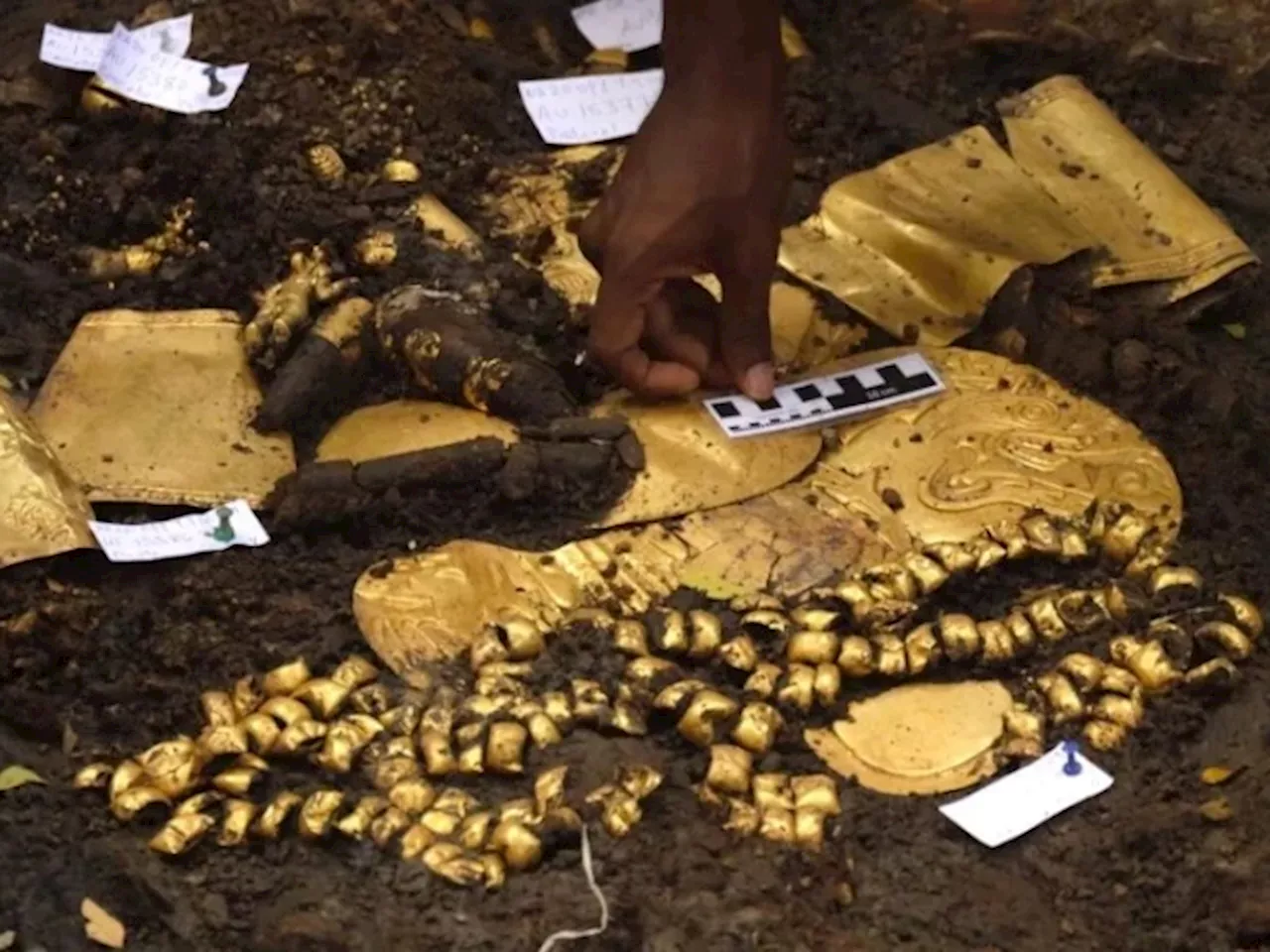 Ancient Tomb Unearthed in Panama Contains Remarkable Gold Artefacts