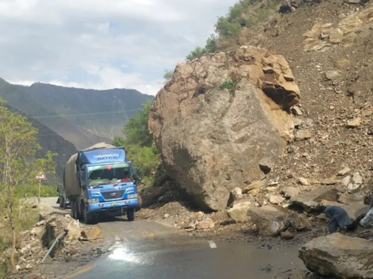 Dashcam Footage Shows Massive Boulders Smashing Cars And Trucks On Peruvian Mountain Pass