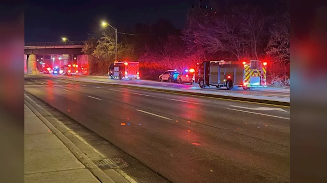 2 dead following UP Express train collision in west Toronto, service suspended