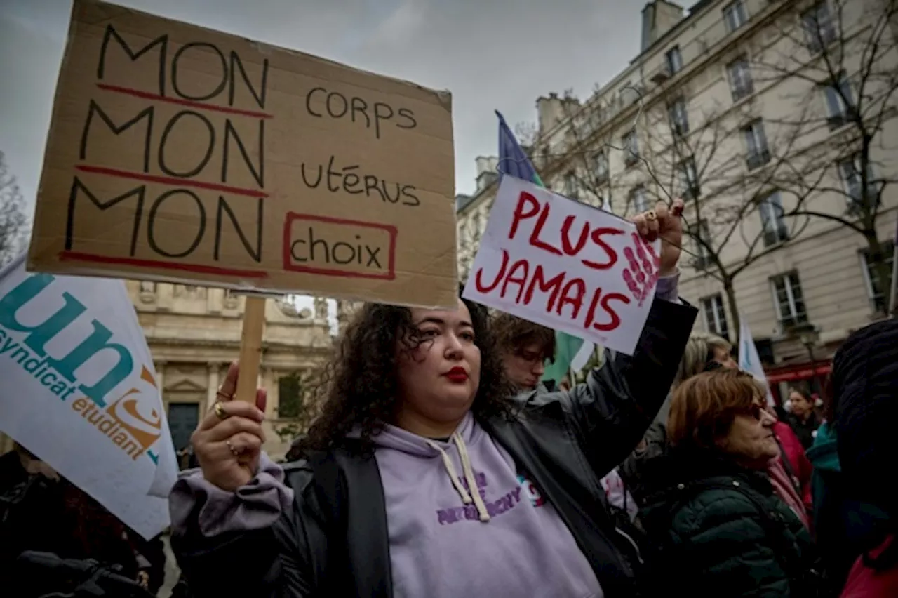 La Francia ha inserito il diritto all’aborto nella costituzione