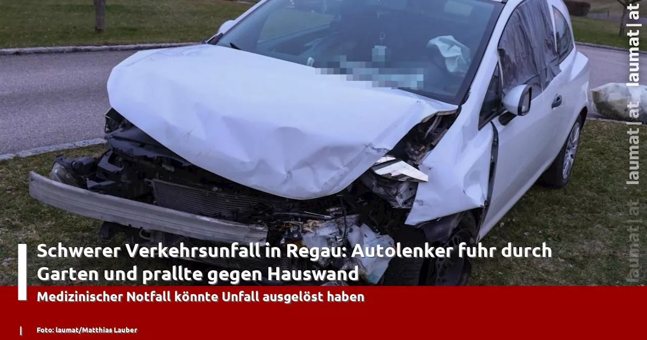 Schwerer Verkehrsunfall in Regau: Autolenker fuhr durch Garten und prallte gegen Hauswand