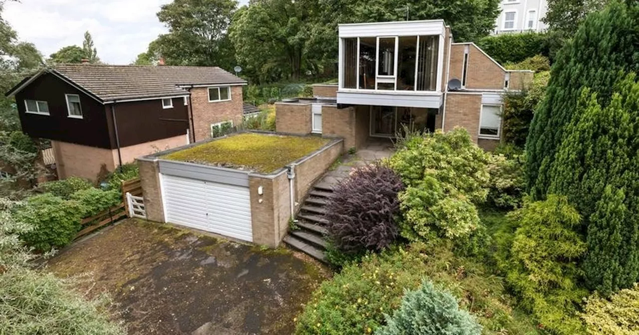 House 'frozen in 1970s' with orange sofas is a real trip back in time