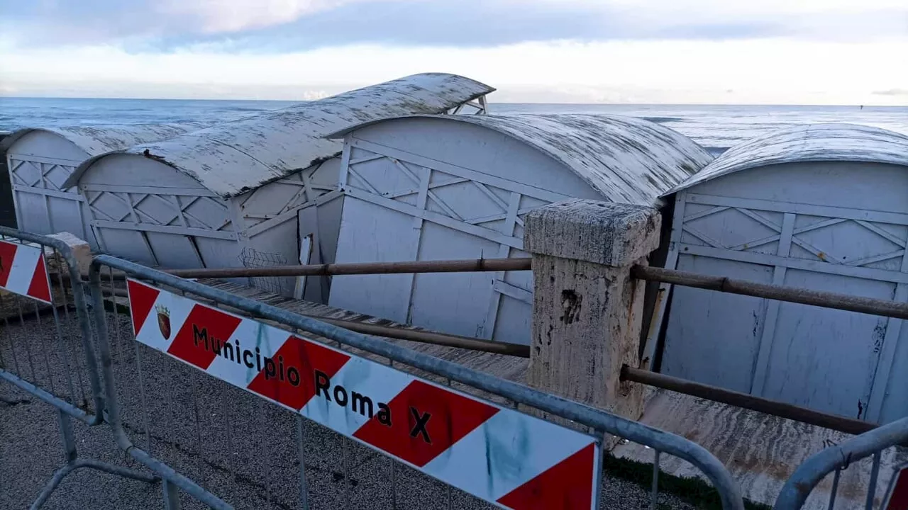 Tromba d’aria ad Ostia: danneggiate la cabine sul lungomare